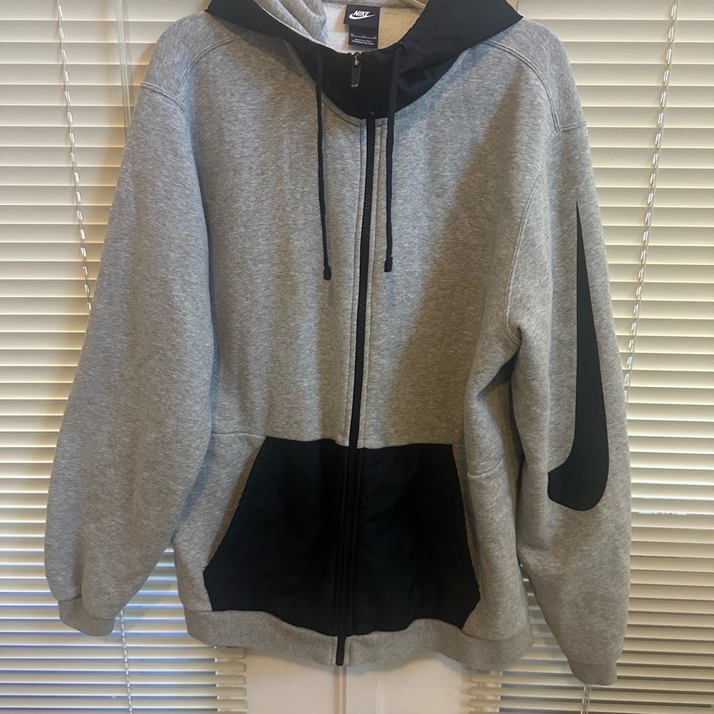 NIKE XL zip sweatshirt, jacket.Wind and rain, resistant hood, and front pockets.